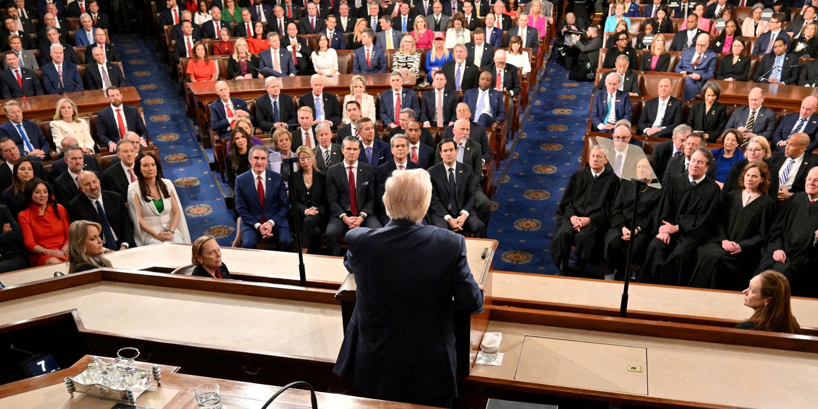 Trump declara era de ouro da América em discurso ao Congresso
