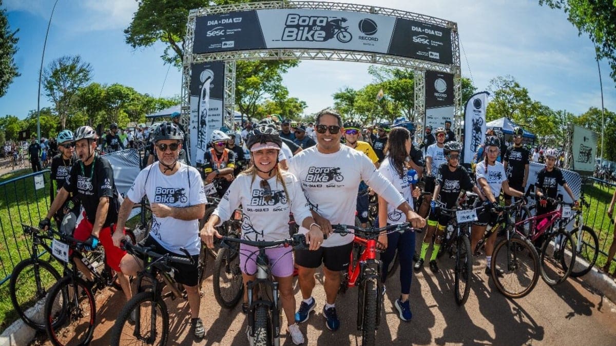 Bora de Bike Curitiba reúne esporte, família e espaços urbanos em passeio ciclístico