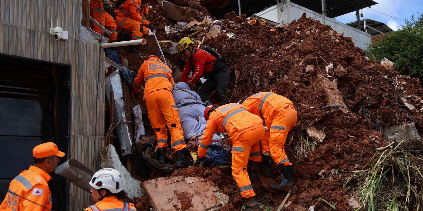 Chuvas intensas deixam 46 mortos na Zona da Mata Mineira