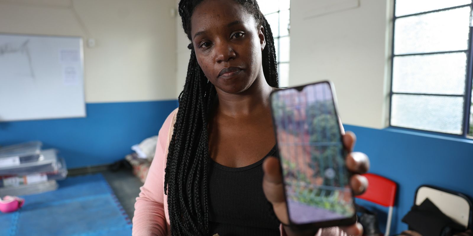 Deslizamento deixa famílias desabrigadas em Juiz de Fora