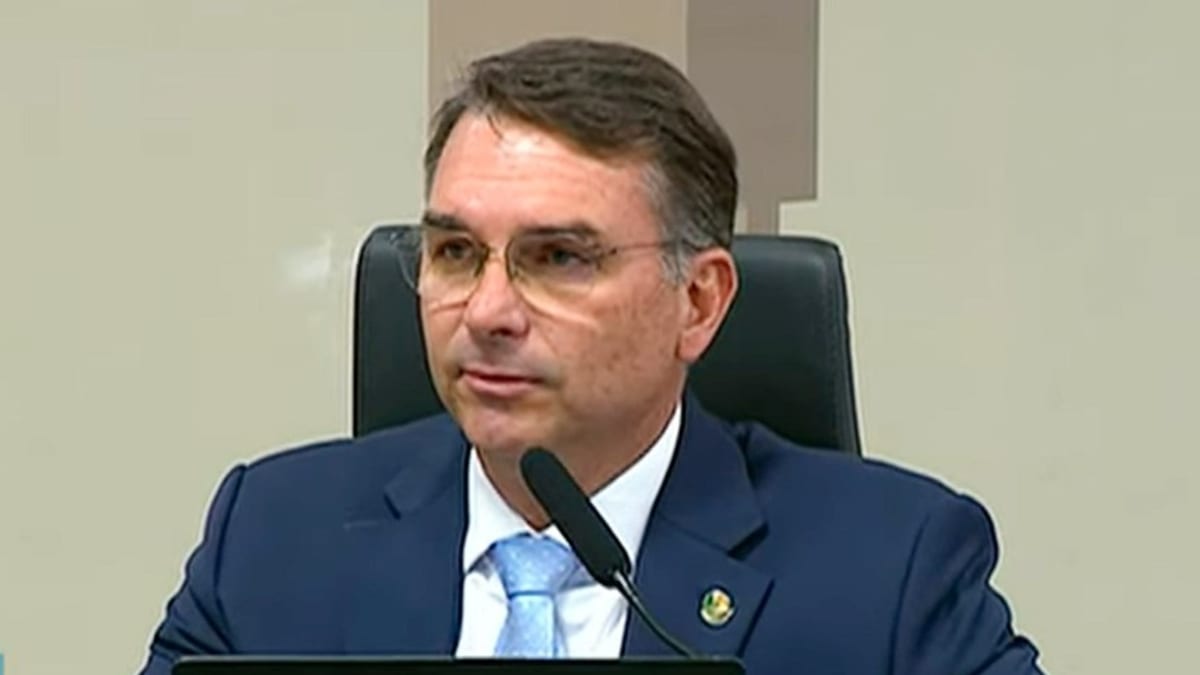 Carlos Bolsonaro e Carol De Toni são os nomes do PL ao Senado por Santa Catarina