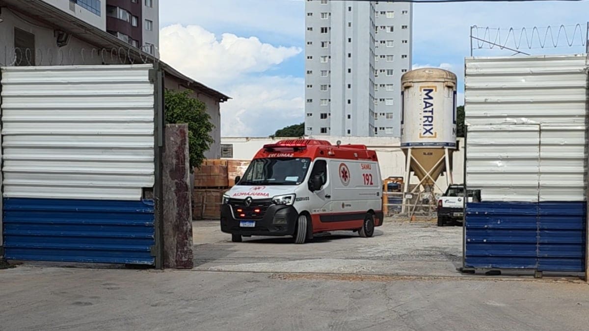 Marceneiro fica gravemente ferido após ser atingido por peça metálica em obra em Curitiba