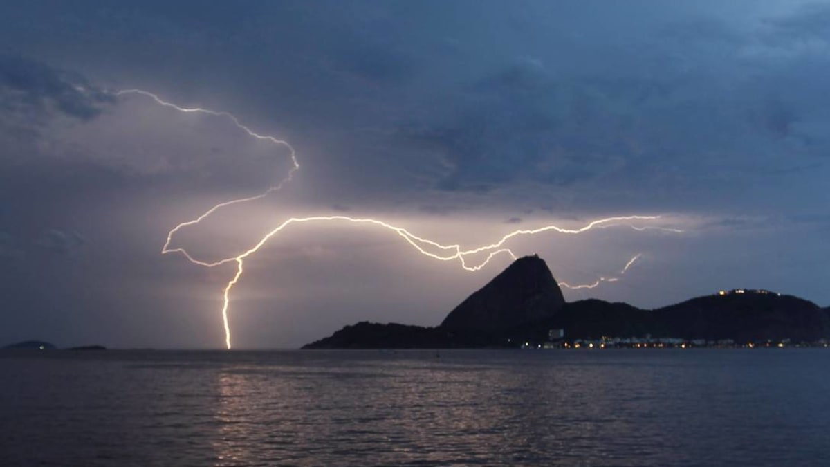 Rio de Janeiro enfrenta tempo instável com chuva e raios nesta quinta-feira