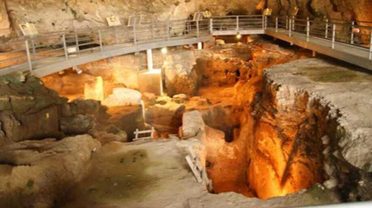 Caverna de Teópetra na Grécia revela estrutura humana construída há 23 mil anos