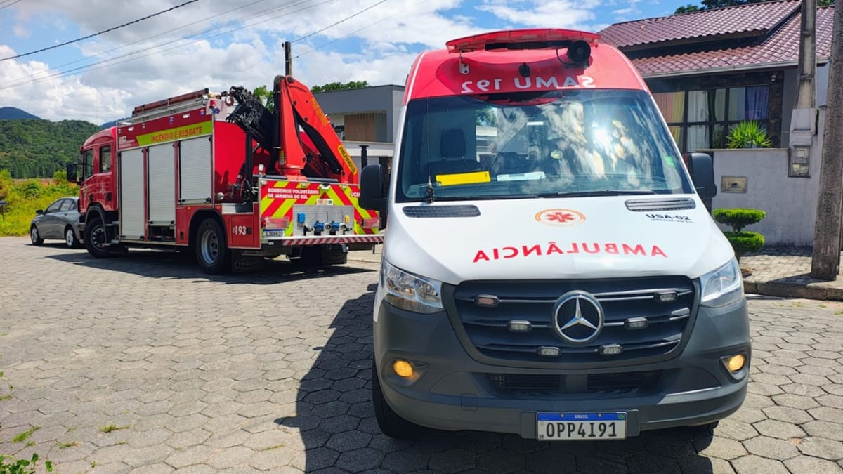 Idoso fica ferido após queda de telhado em Jaraguá do Sul
