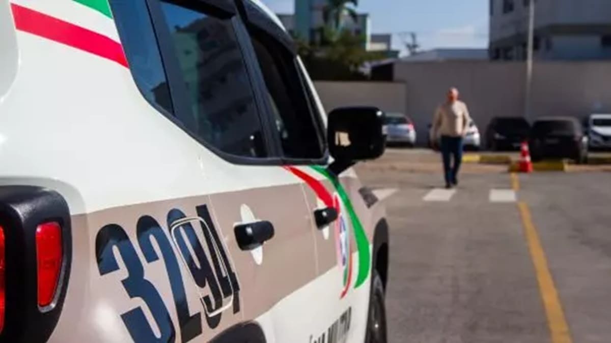 Motorista aciona PM após encontrar dispositivo de rastreamento em veículo em Jaraguá do Sul