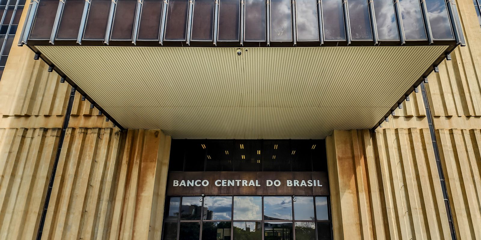 Banco Central fecha 2025 com prejuízo por queda do dólar