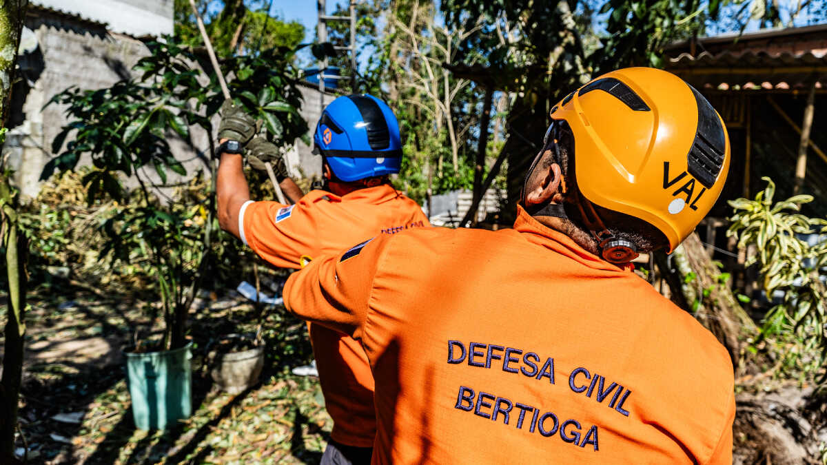 Defesa Civil alerta para riscos de deslizamento no litoral de São Paulo com chuvas intensas
