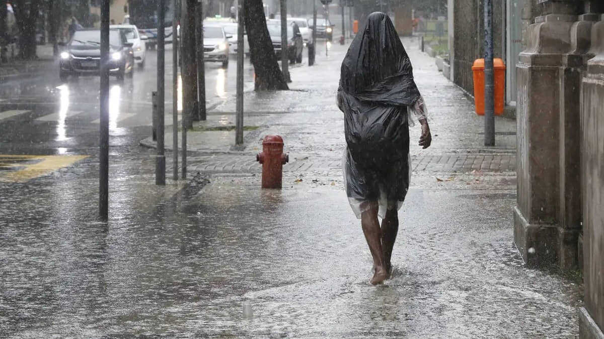 Três cidades do Litoral de SP suspendem aulas por causa das chuvas intensas