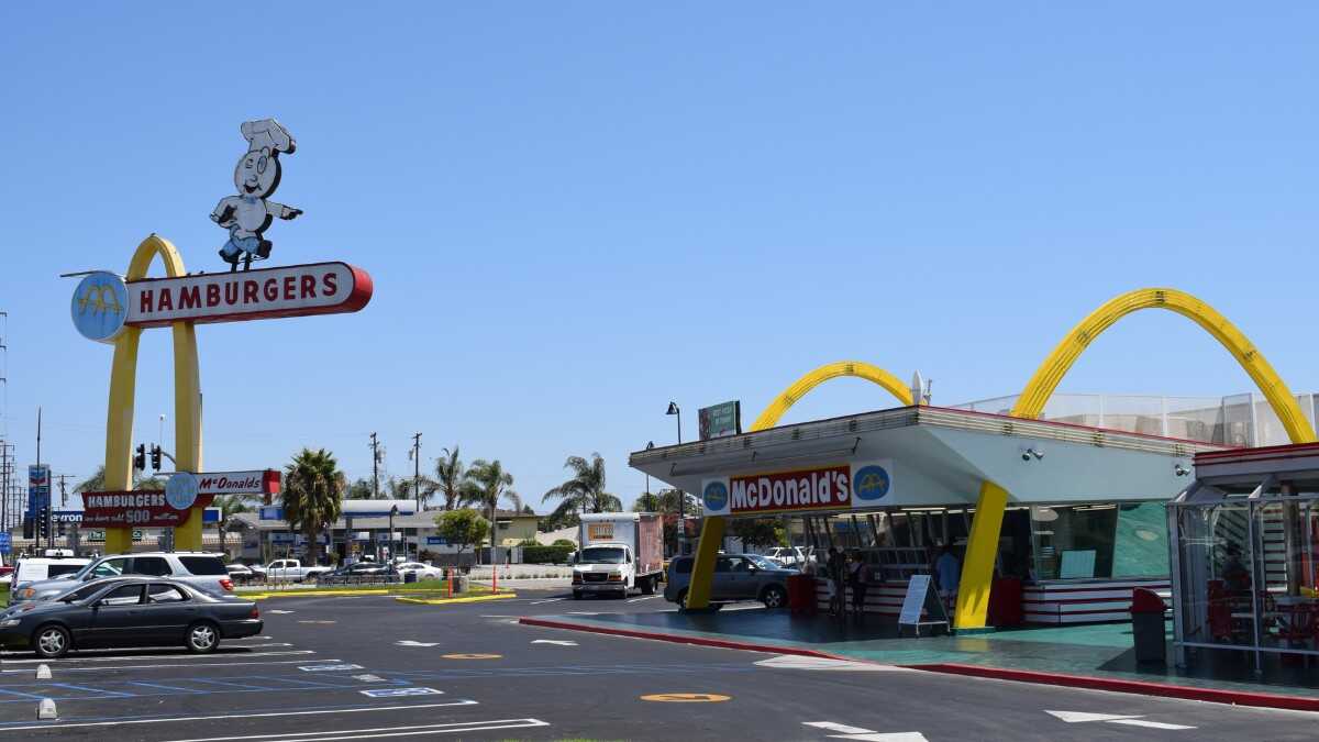Irmãos McDonald criaram império do fast food, mas perderam controle para Ray Kroc