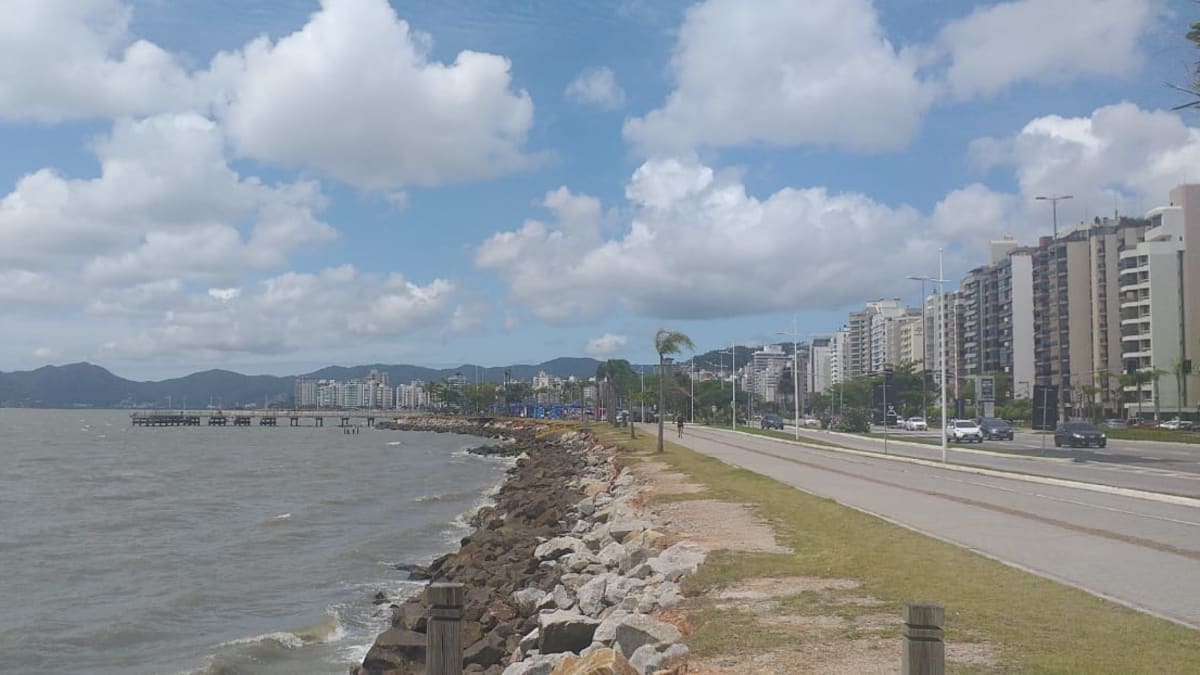 Tempo mais estável e temperaturas amenas em Santa Catarina até terça-feira