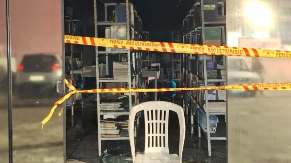Incêndio atinge biblioteca no Centro de Braço do Norte