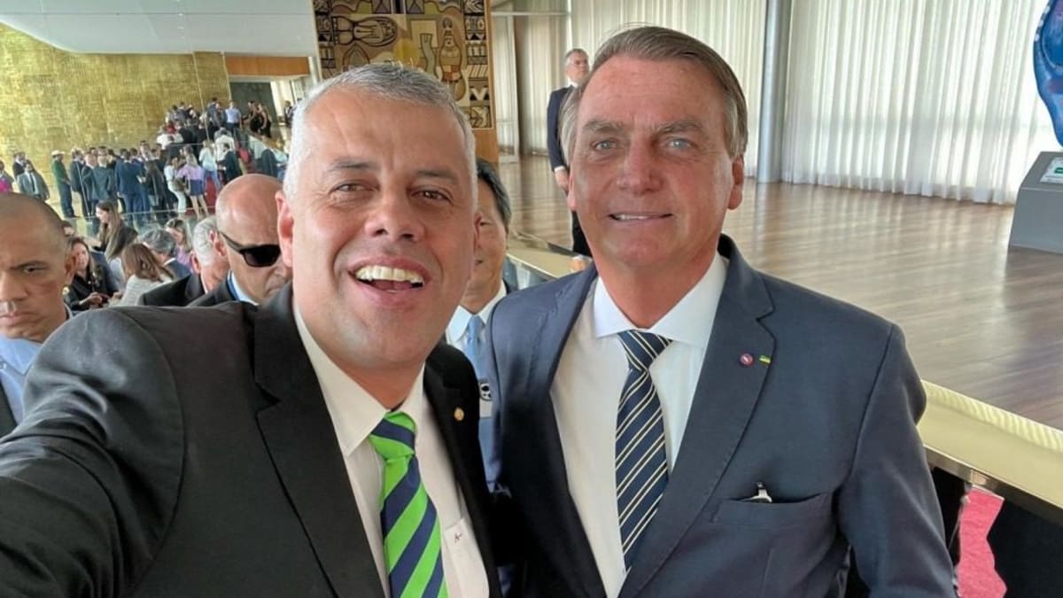 Jair Bolsonaro sugere apoio a Evair de Melo para Senado e Pazolini para prefeito em 2026 no ES