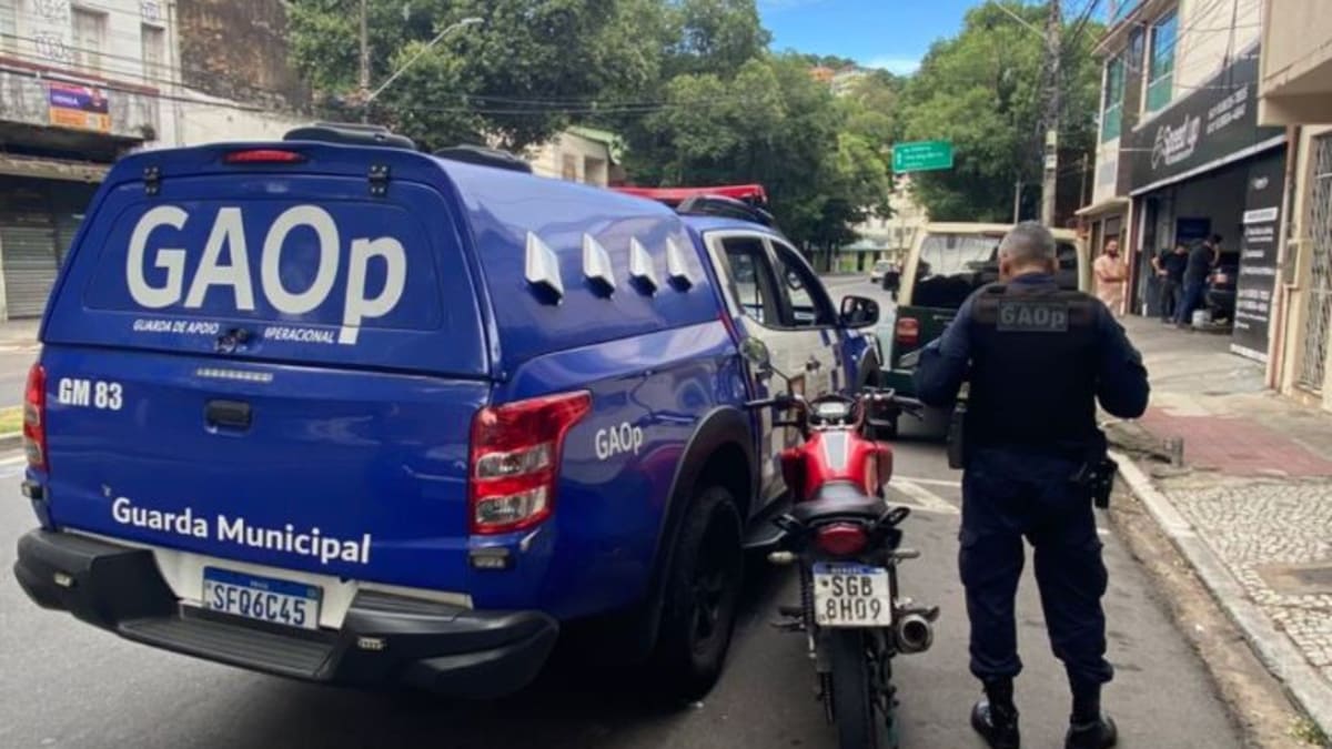 Entregador de 19 anos é detido em Vitória com moto furtada no Carnaval