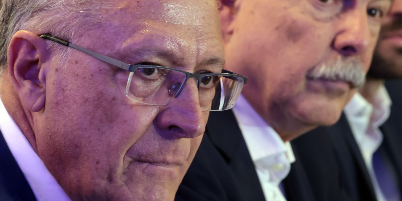 Governo prepara plano para apoiar setores afetados por tarifas dos EUA