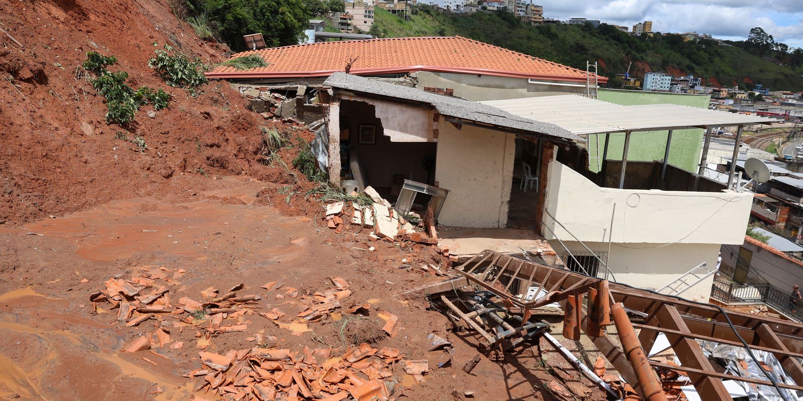 Temporal na Zona da Mata mineira deixa 65 mortos e quatro desaparecidos