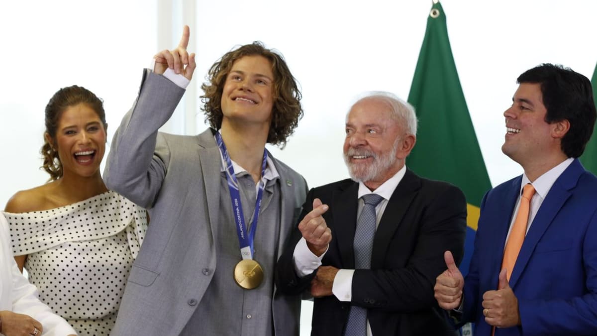 Presidente Lula recebe medalhista olímpico Lucas Pinheiro e anuncia mudança na Lei de Incentivo ao Esporte