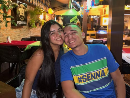 João Gomes e Ary Mirelle aproveitam jantar a sós em noite especial