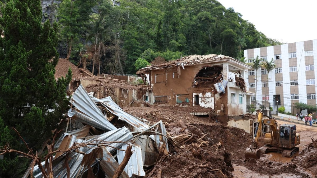Presidente Lula sobrevoa áreas afetadas pelas chuvas na Zona da Mata de Minas Gerais