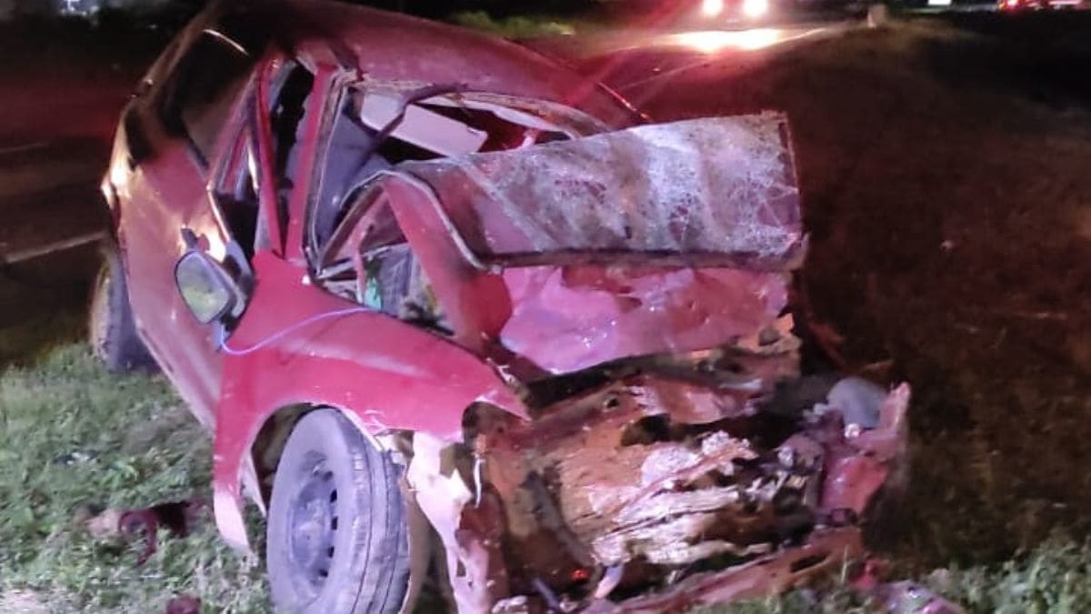 Motorista fica preso às ferragens após acidente com caminhão na BR-470 em Navegantes