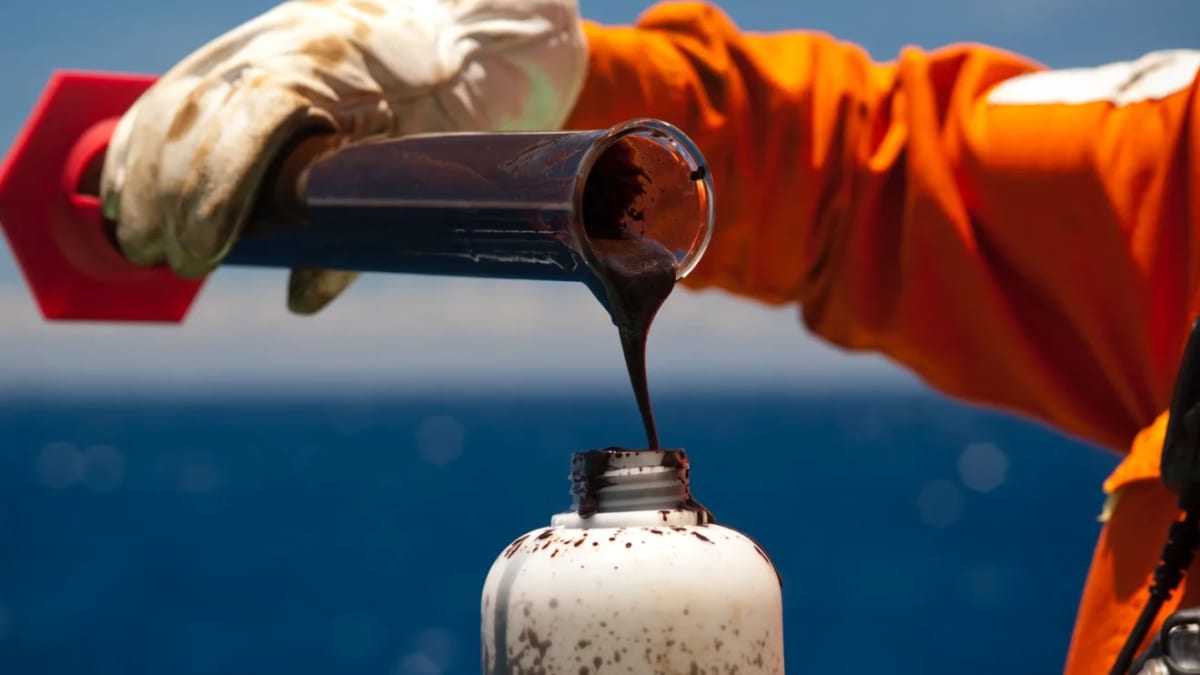 Ataque dos EUA e Israel ao Irã pode elevar preço do petróleo no mercado internacional