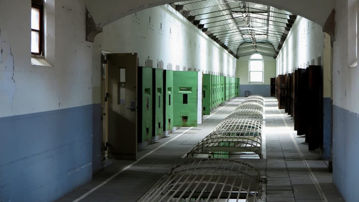 Policial penal é condenado a 19 anos por esquema de propina e uso de presos em obras particulares