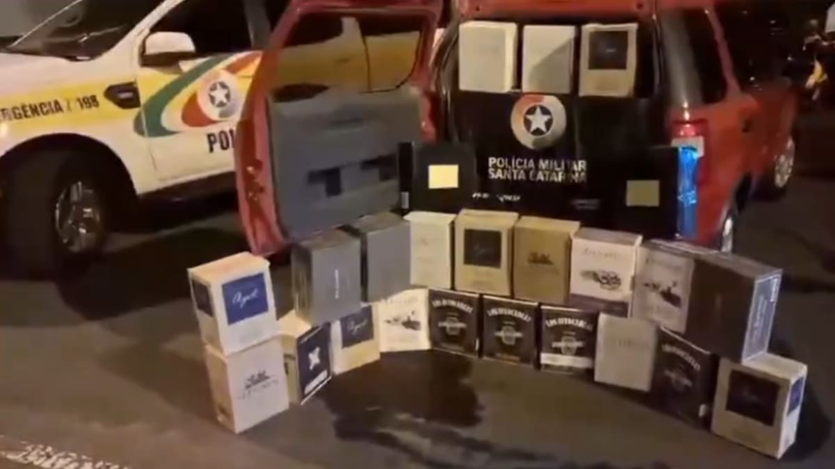 Carga de vinhos importados é apreendida por transporte irregular em cidade de SC