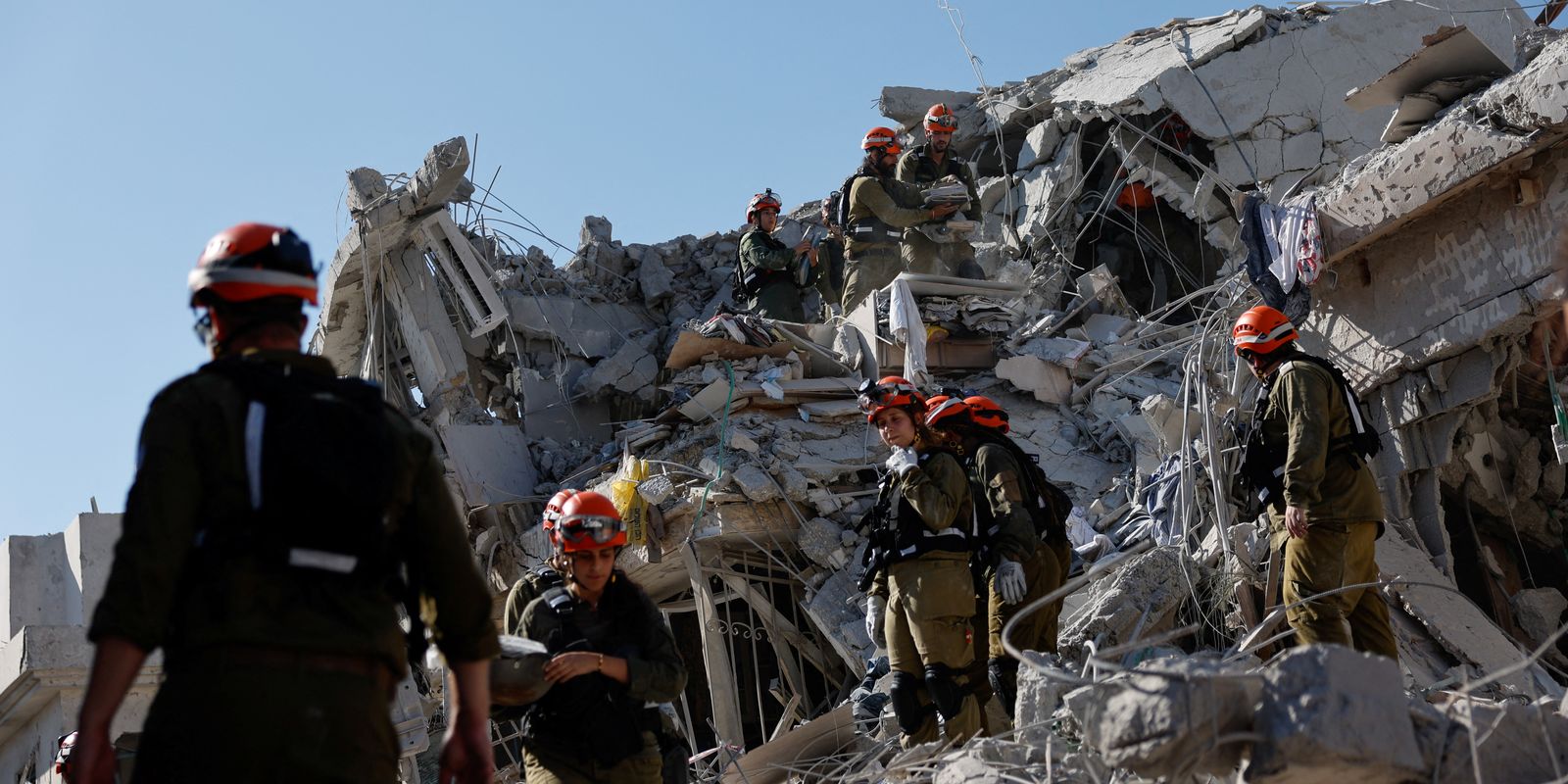 Irã anuncia ataques contra Israel e bases americanas após assassinato de Khamenei