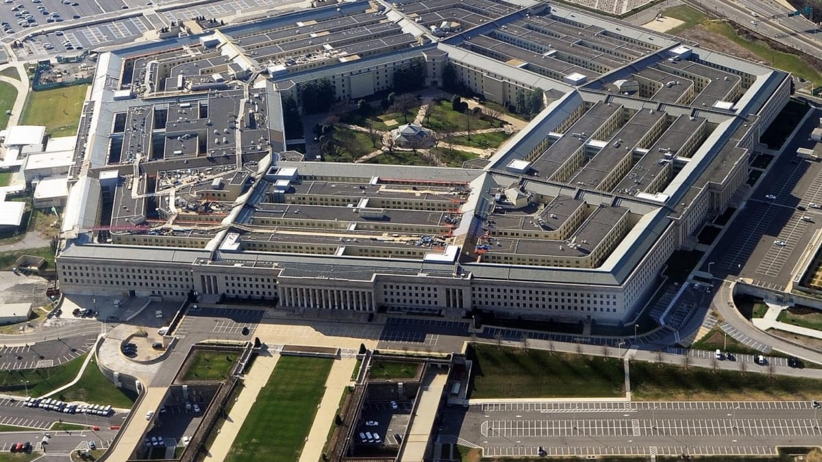 Três militares americanos mortos e líder supremo do Irã Ali Khamenei é assassinado em ataque conjunto dos EUA e Israel