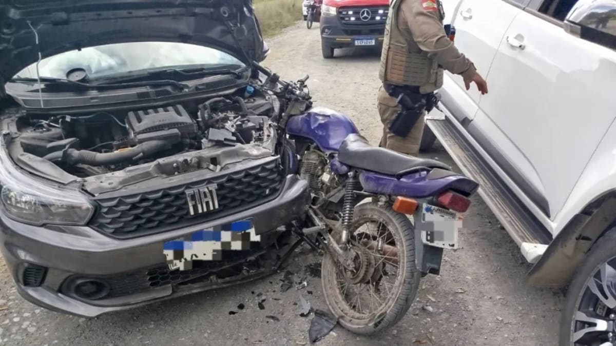 Colisão entre moto e carro deixa jovem ferido em Imbuia