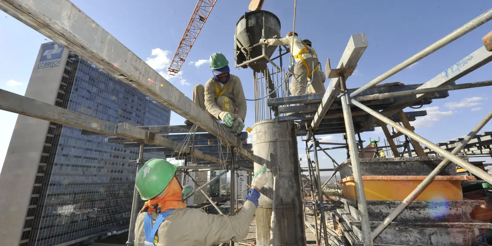 Mercado financeiro mantém previsões estáveis para economia e inflação em 2026