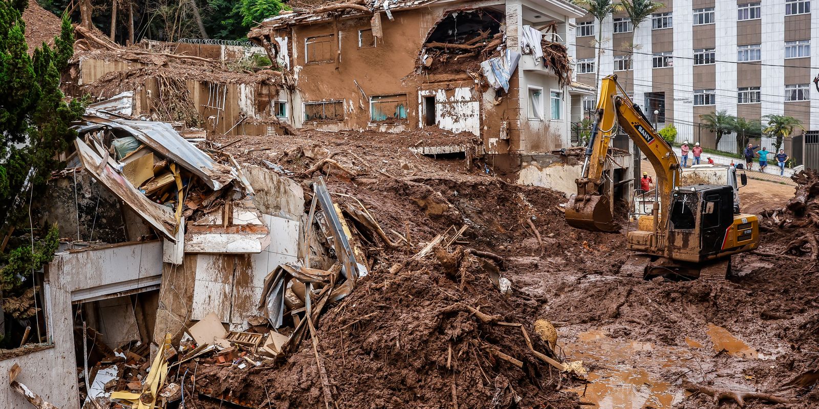 Buscas continuam por última vítima em Ubá após chuvas em Minas Gerais