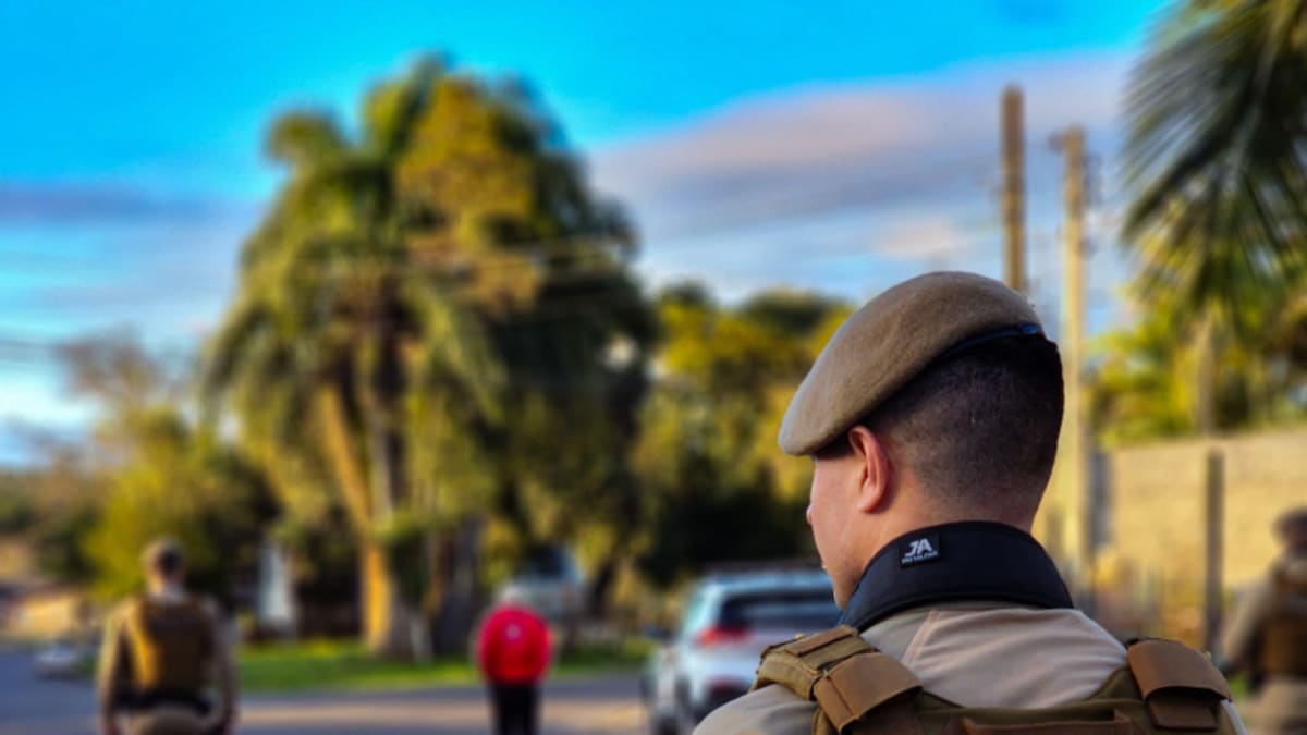 PM prende suspeito de tráfico e recaptura foragido em Forquilhinha