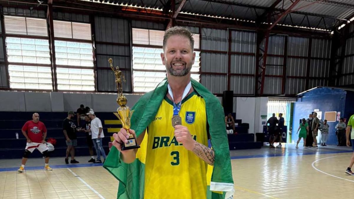 Técnico jaraguaense conquista título no Pan-Americano Master de Basquete