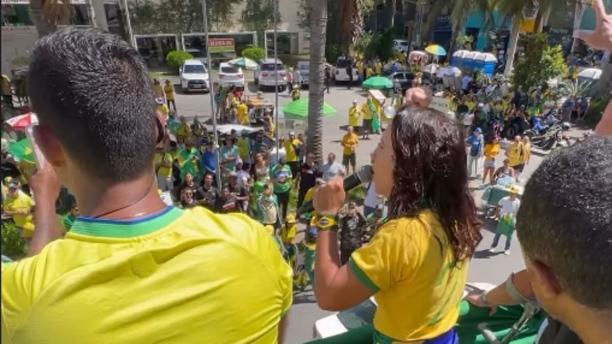 Magno Malta enfrenta baixa adesão em ato da direita e mantém isolamento do PL no ES para 2026