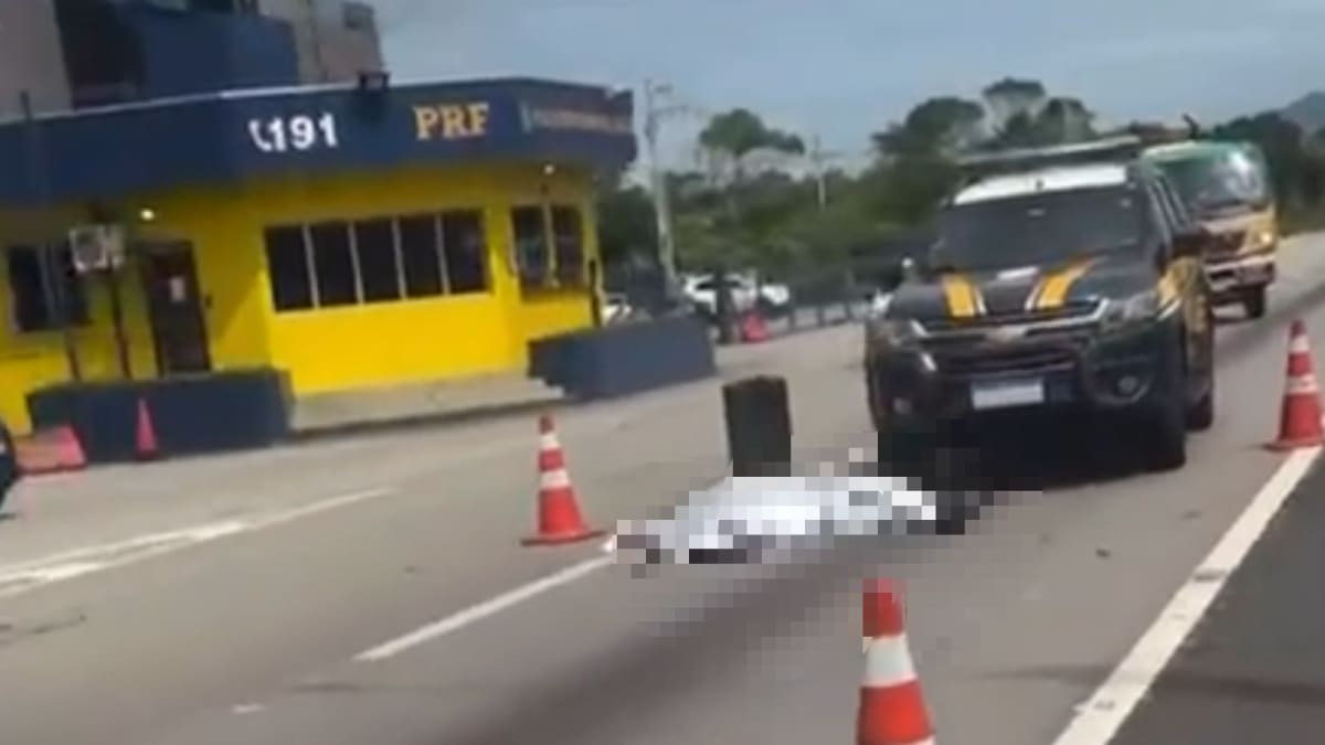 Homem morre atropelado por carreta na BR-101 em Itapema