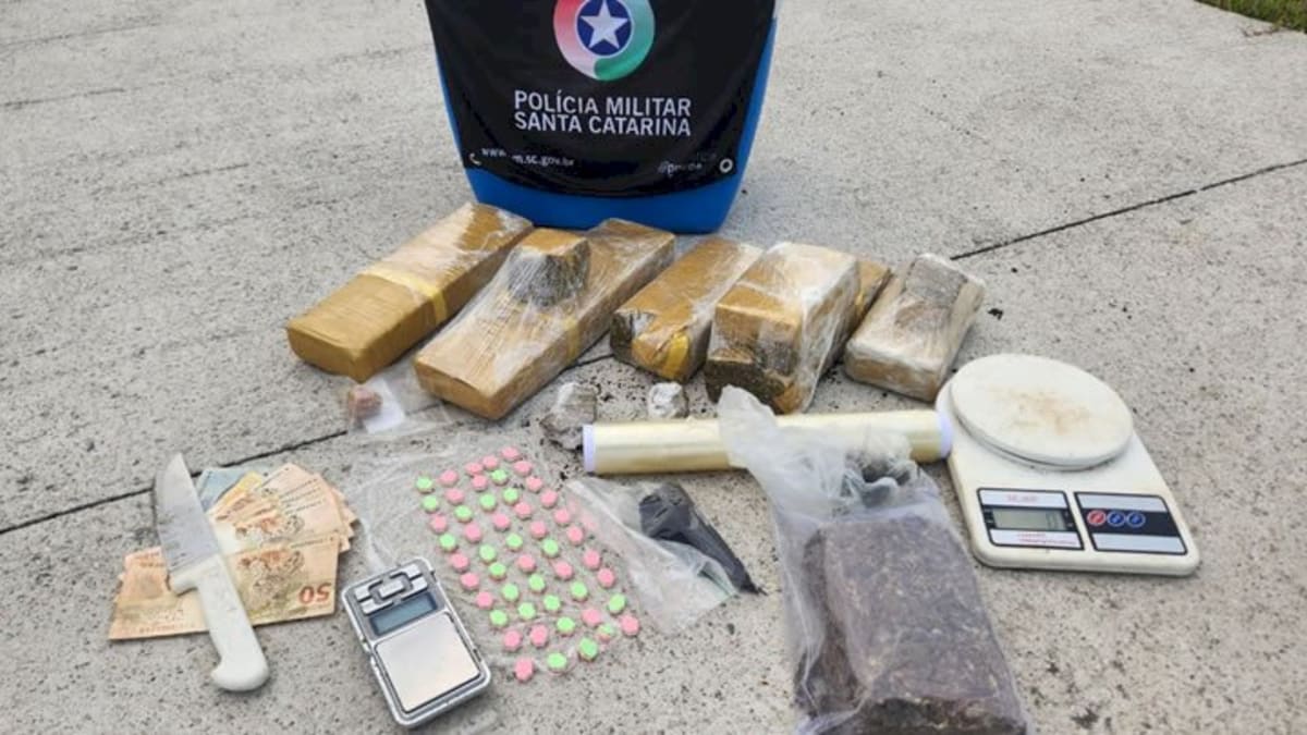 Homem é preso por tráfico de drogas em São José após abordagem na SC-281