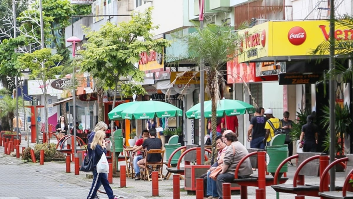 Santa Catarina cresce 40% acima da média nacional em 2025, impulsionada por comércio e indústria