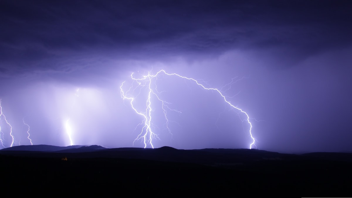 Inmet emite três alertas de chuva para Minas Gerais com risco de alagamentos e ventos fortes