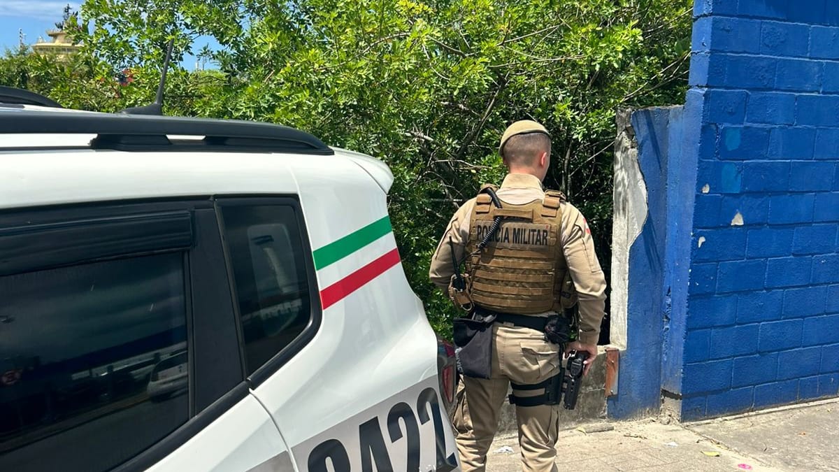 Homem é encontrado morto com ferimentos no pescoço em mangue de Itajaí