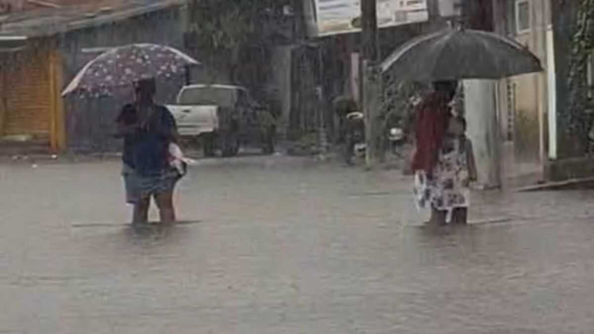 Moradores do Jóquei Clube enfrentam enchentes crônicas e isolamento em São Vicente