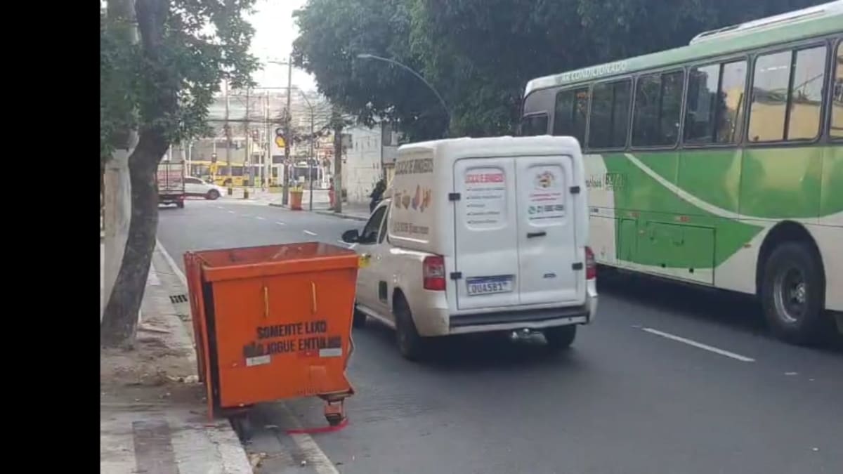 Moradores do Rio reclamam de problemas com caçambas de lixo da Comlurb