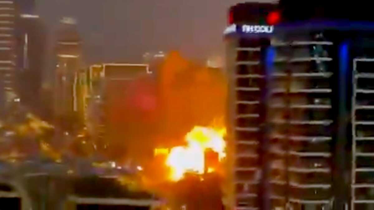 Irã lança ataques com drones e mísseis contra bases americanas e infraestrutura civil no Golfo Pérsico