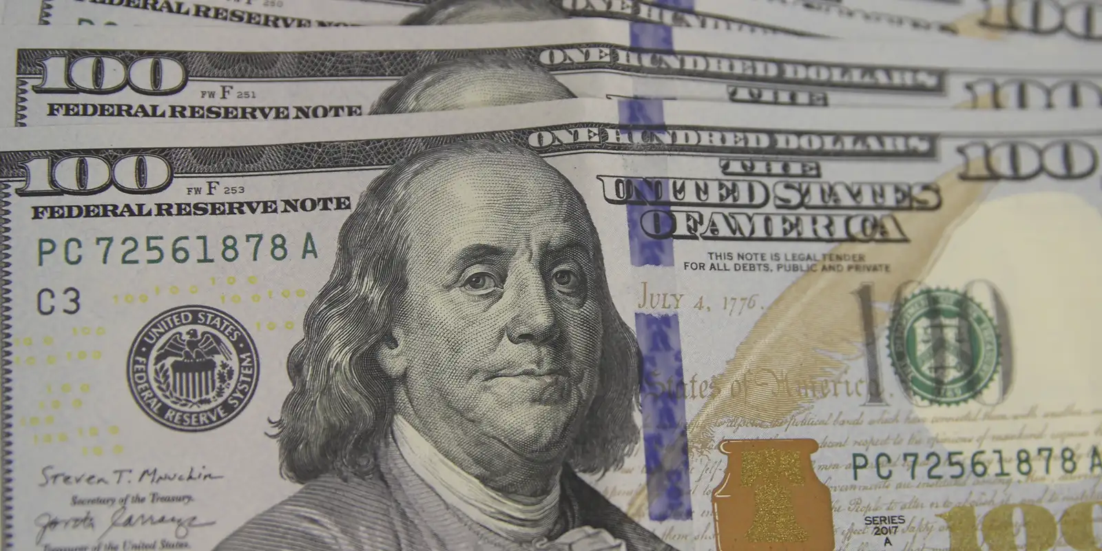 Dólar sobe e bolsa fecha em alta com tensão no Oriente Médio