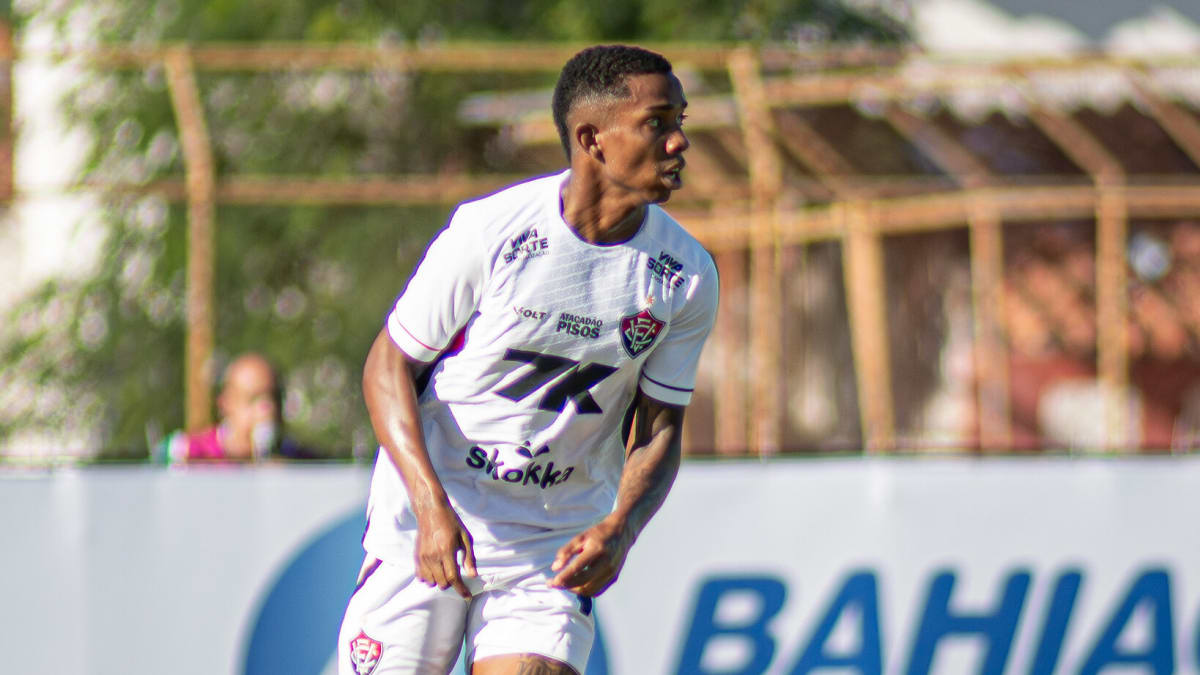 Vitória renova contrato de Edenilson até 2028