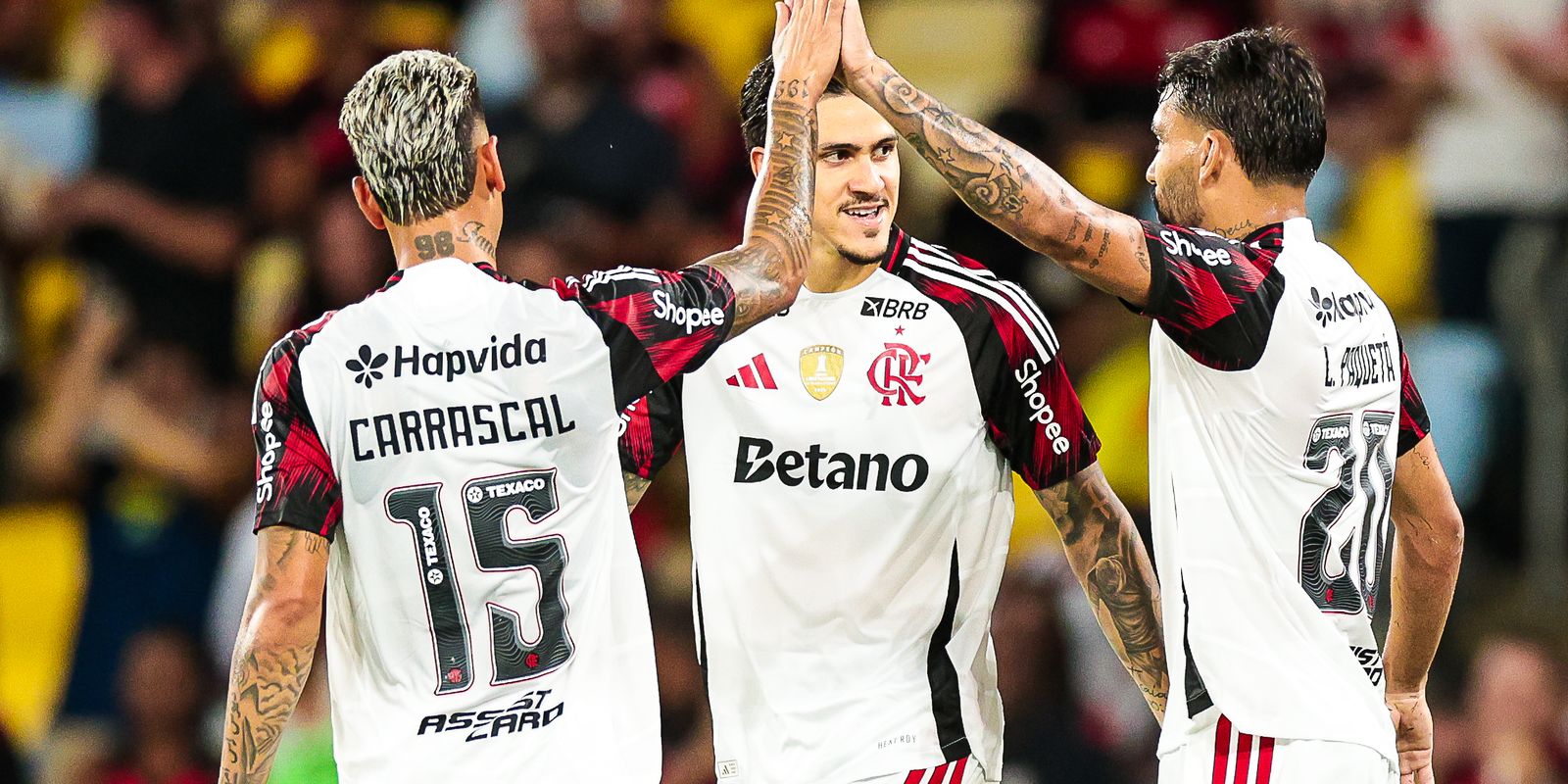 Flamengo goleia Madureira e avança à final do Carioca
