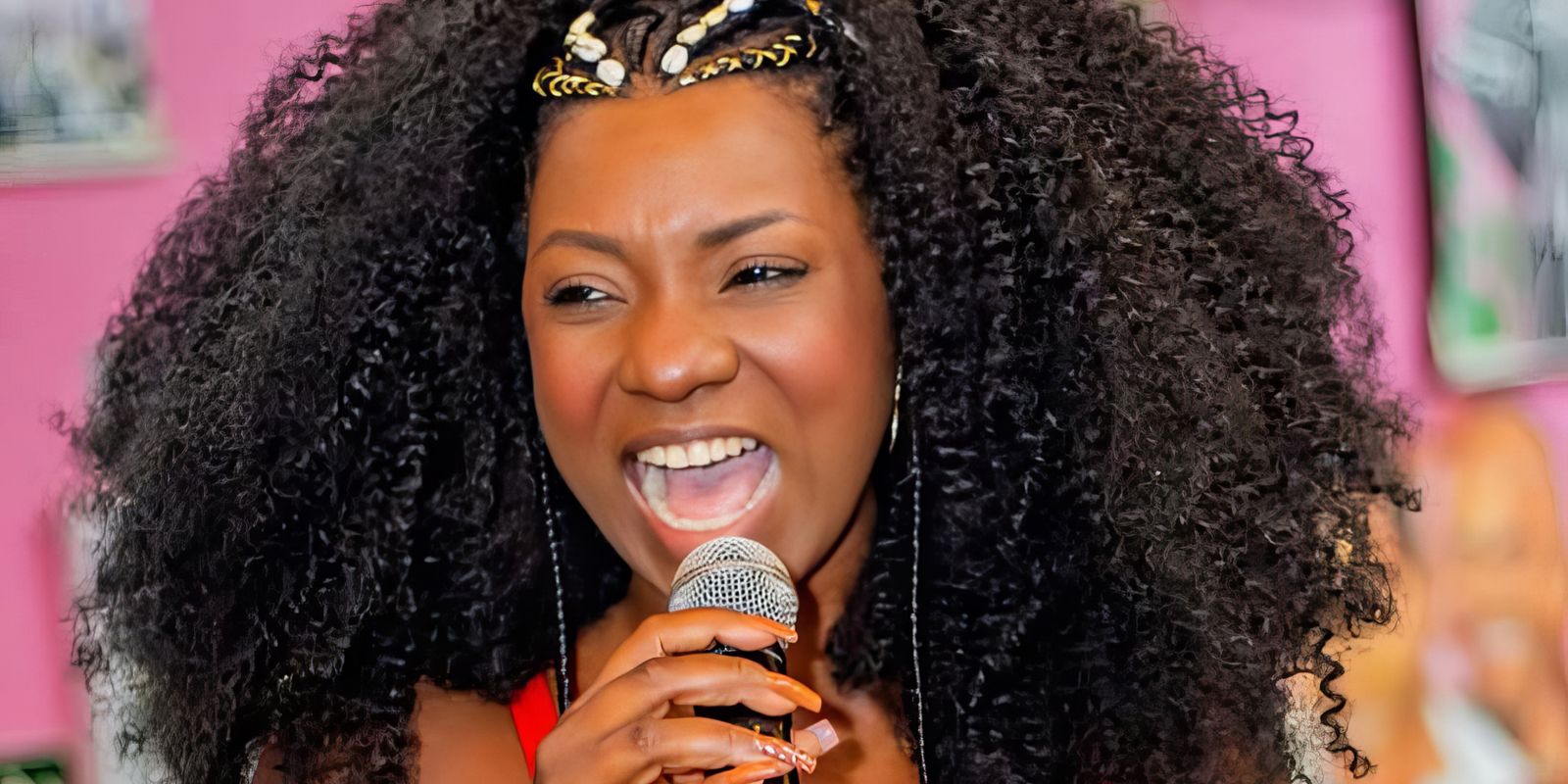 Adriana Araújo recebe homenagens em velório em Belo Horizonte