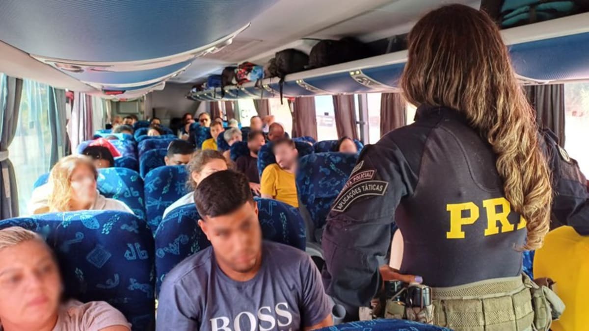 PRF realiza operação Rosas de Aço para combater importunação sexual em terminais rodoviários de Santa Catarina