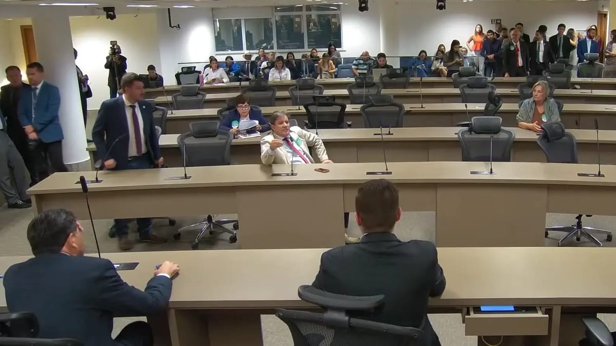 Falta de quórum adia votação do projeto que extingue taxa do agro em Goiás