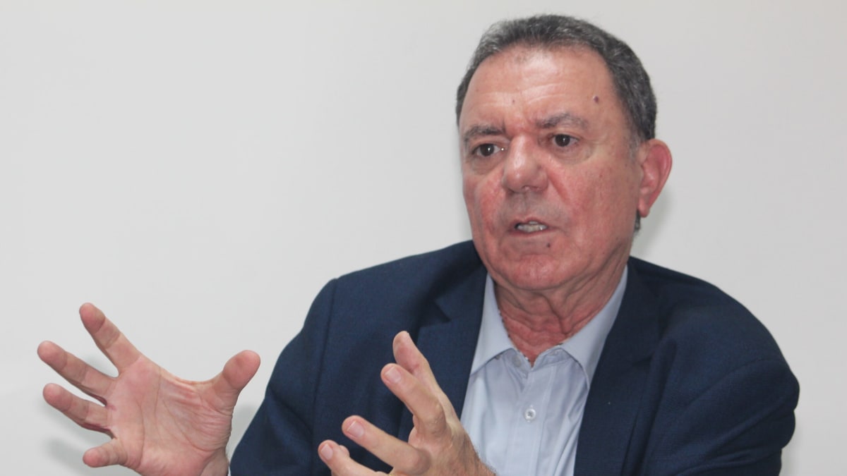 Luis Cesar Bueno se coloca à disposição do PT para disputar o governo de Goiás